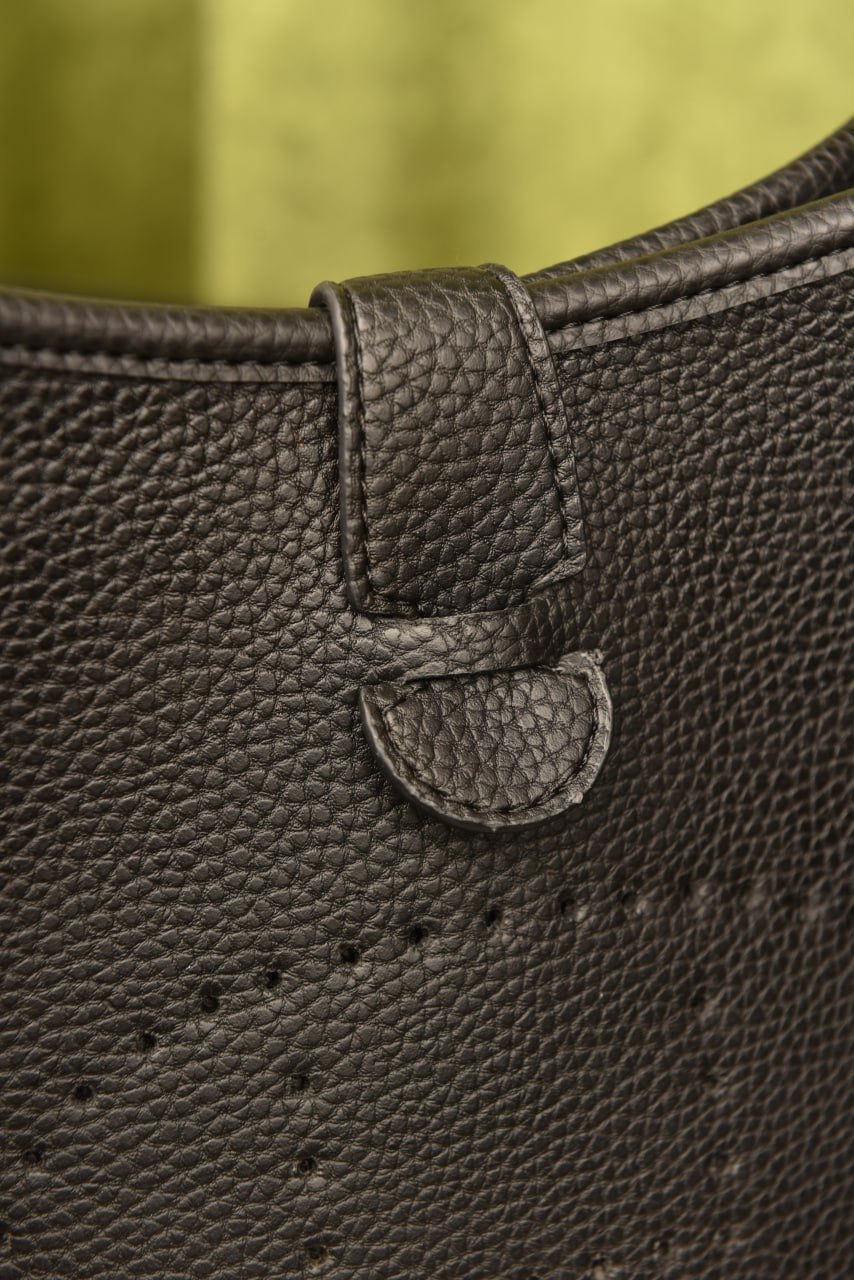 Hermes Evelyne Black( size 30cm x 29cm)