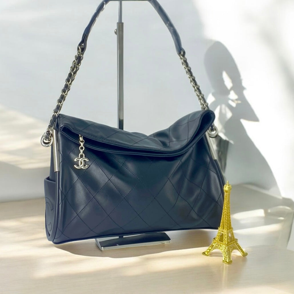 CHANEL HANDBAG BLACK(Size 32x22)