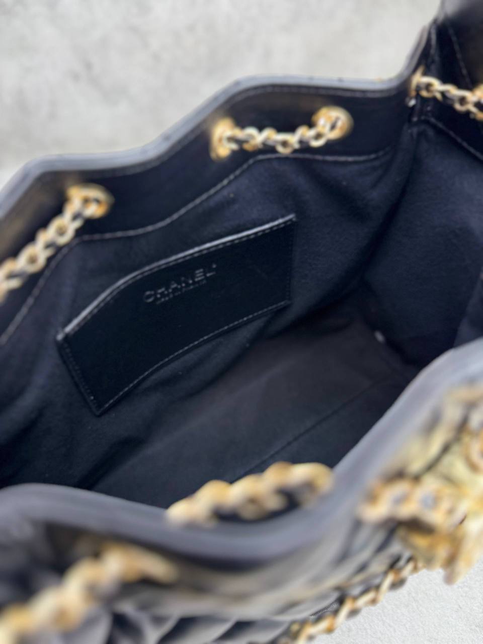 Chanel 25 black (33cm x 33cm)