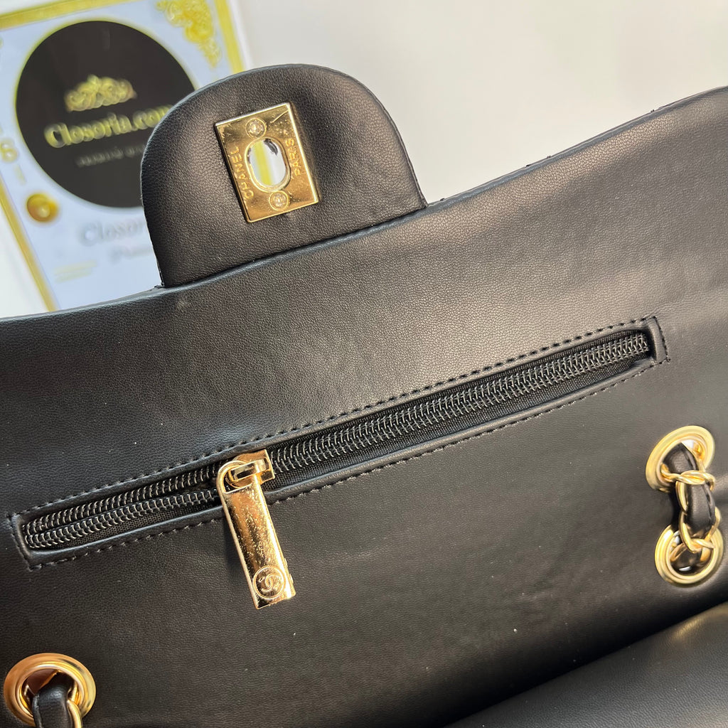 Chanel classic  flap black (size27cm x 18 cm)
