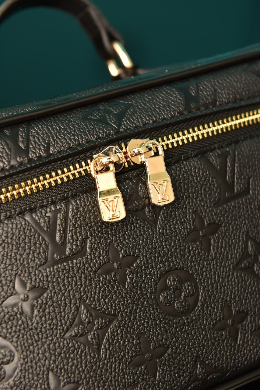 LV nice mini toiletry Monogram black (20cm x 14cm x 13cm)