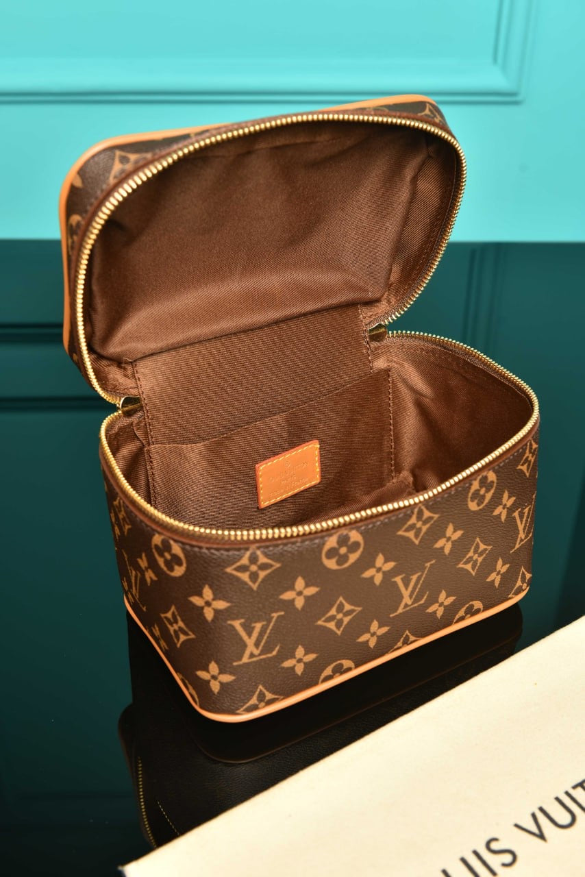 Louis Vuitton nice mini toiletry monogram (20cm x 14cm x 13cm)