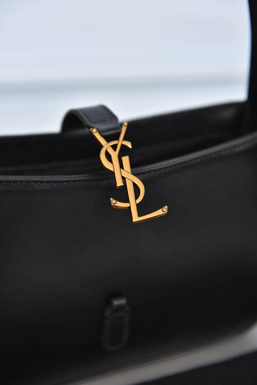 Ysl Le 5 a 7 hobo bag black(23cm x 16cm)