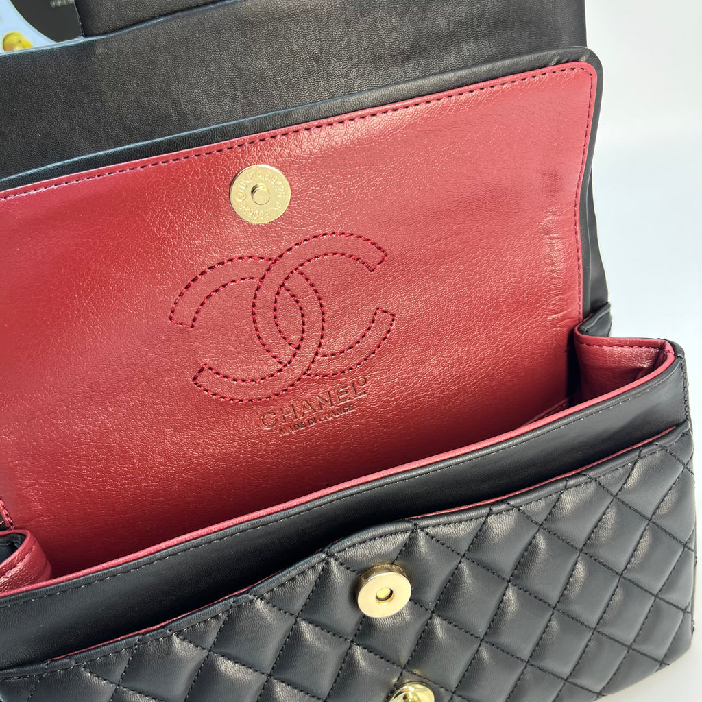 Chanel classic  flap black (size27cm x 18 cm)