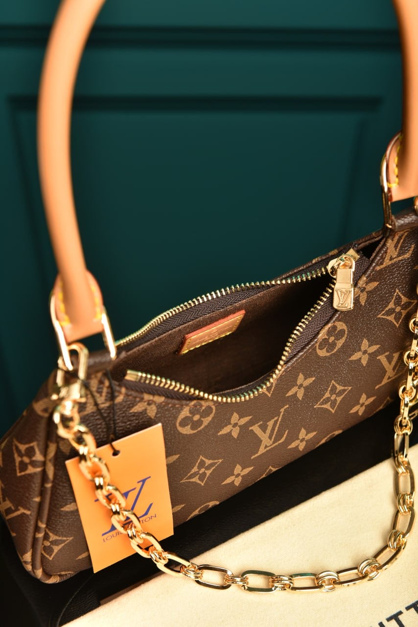 Louis Vuitton catchy pm (24cm x 10 cm)