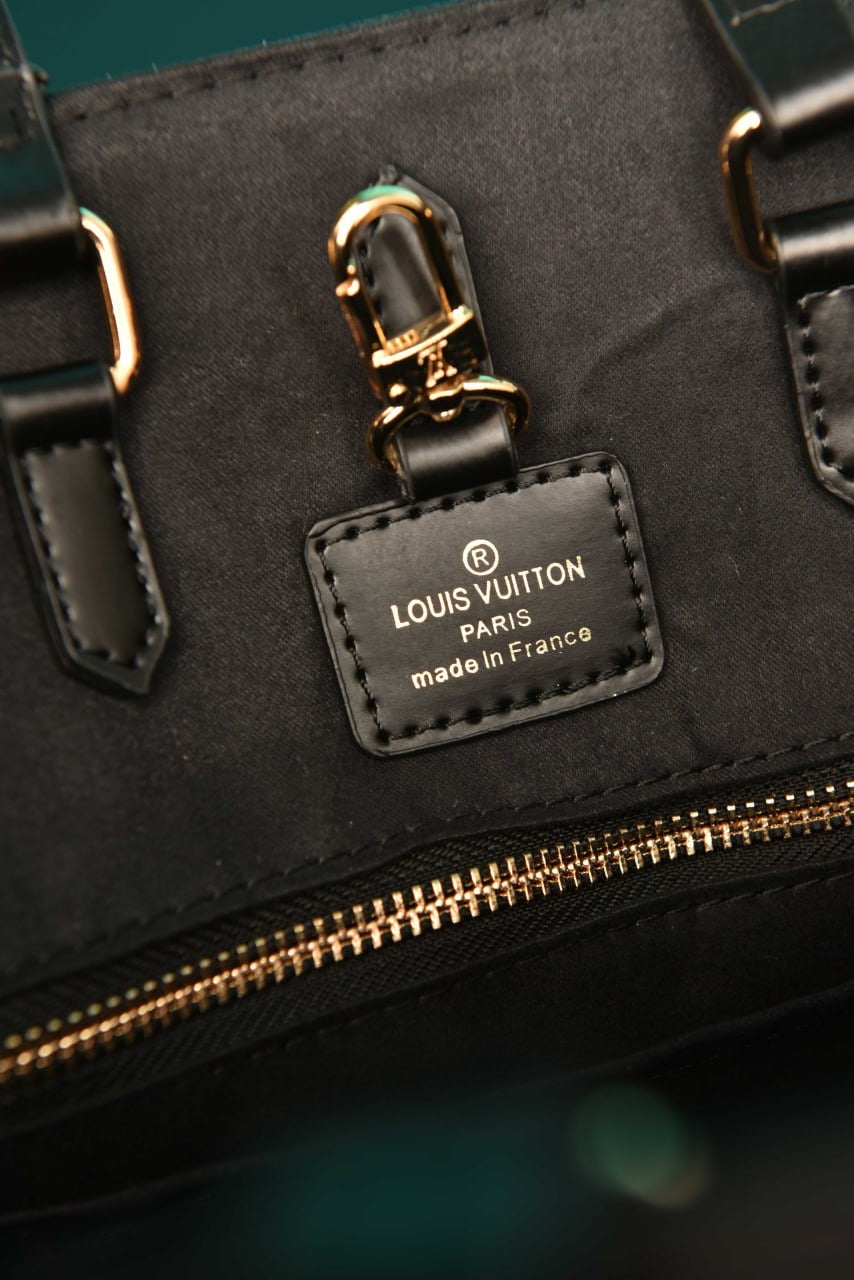 LV ONTHEGO BLACK MONOGRAM (34cm x 27cm)