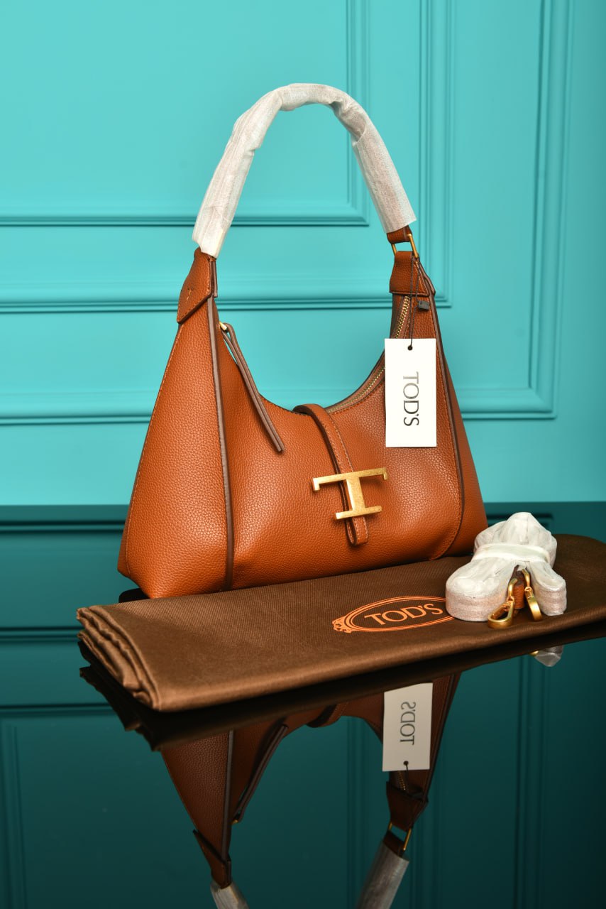 Tod’s shoulder taba (31cm x 26cm)