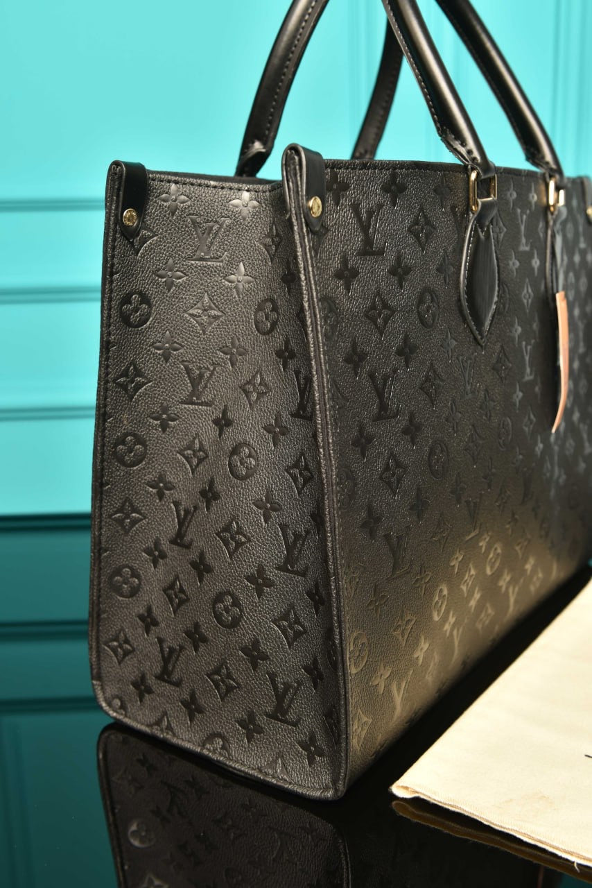 LV ONTHEGO BLACK MONOGRAM (34cm x 27cm)