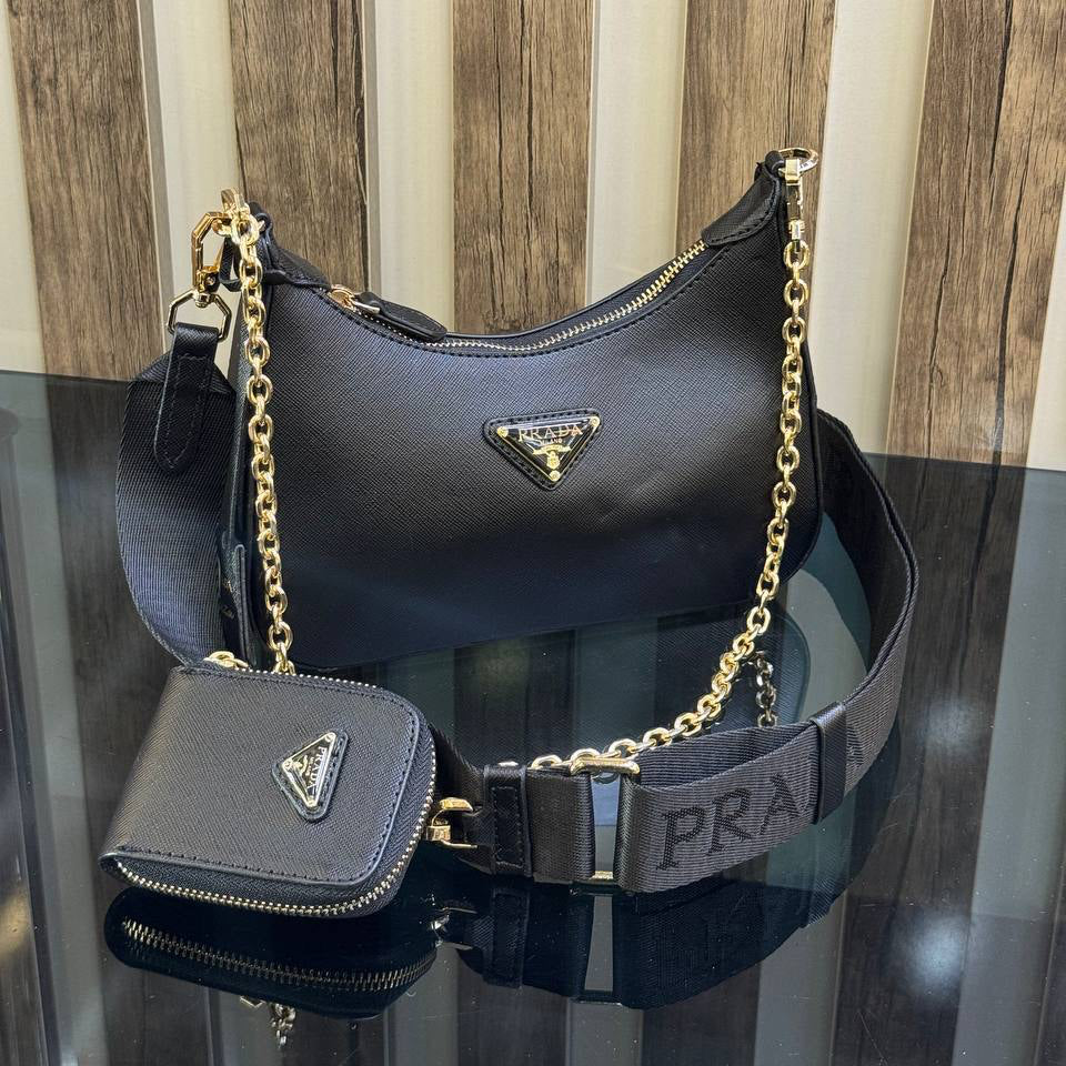 Prada re-edition 2005 black(22cm x 18cm)