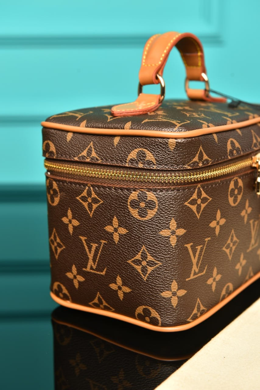 Louis Vuitton nice mini toiletry monogram (20cm x 14cm x 13cm)