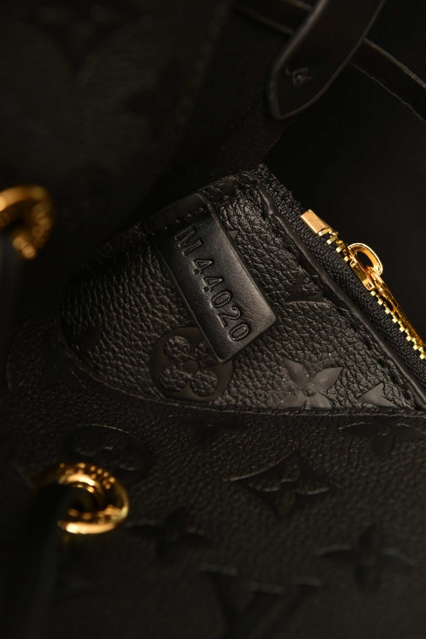 Lv noe noe monogram black(39cm x 27cm)