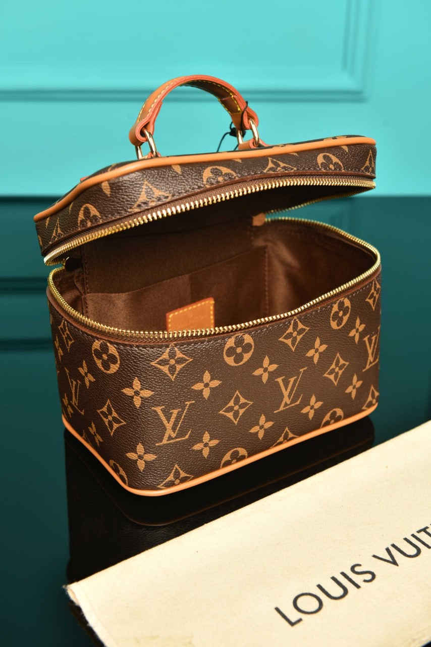 Louis Vuitton nice mini toiletry monogram (20cm x 14cm x 13cm)