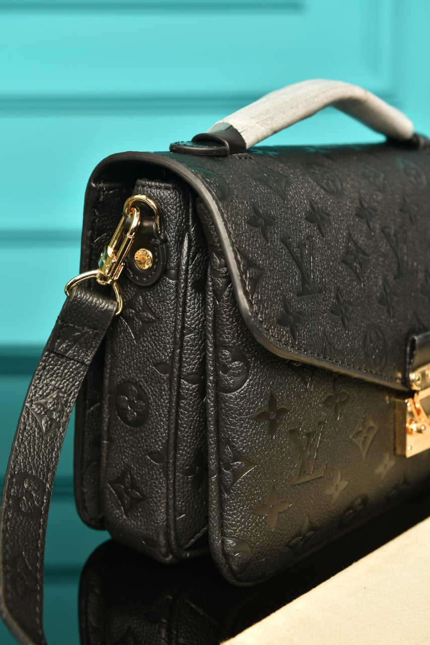 LOUIS VUITTON  METIS MONOGRAM BLACK (25cm x22cm)