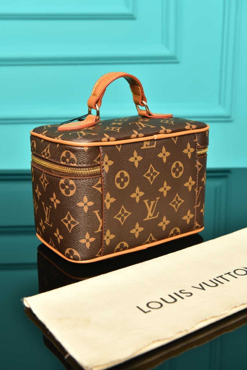 Louis Vuitton nice mini toiletry monogram (20cm x 14cm x 13cm)