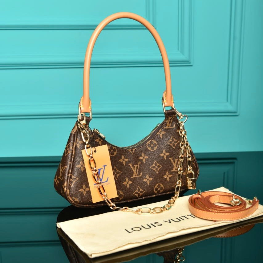 Louis Vuitton catchy pm (24cm x 10 cm)