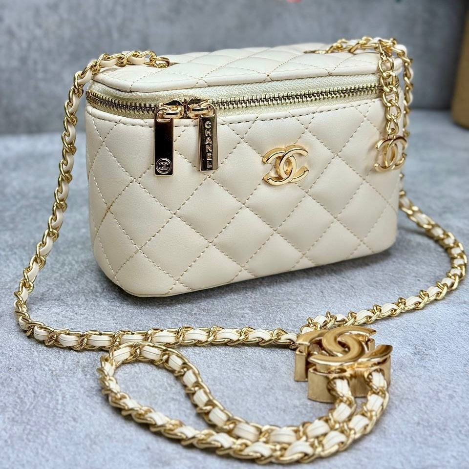 Chanel vanity beige(17cm x 11cm)