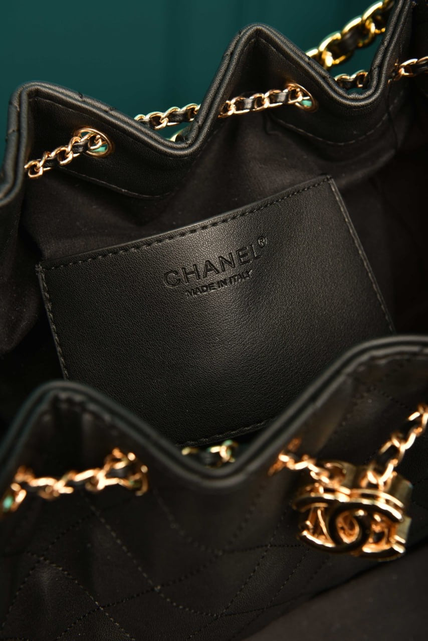Chanel 25 black (30cm x 26cm x 14cm)