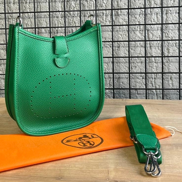 Hermes Evelyne green  medium size (20.5cm x 22cm)