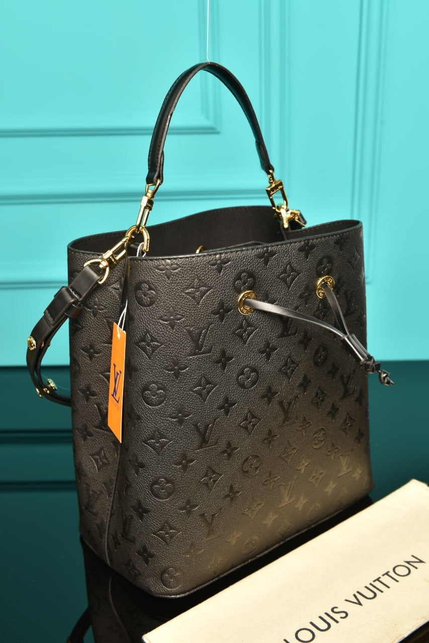 Lv noe noe monogram black(39cm x 27cm)