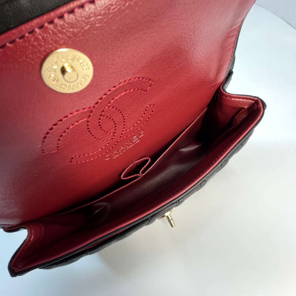 Chanel classic  flap black (size27cm x 18 cm)