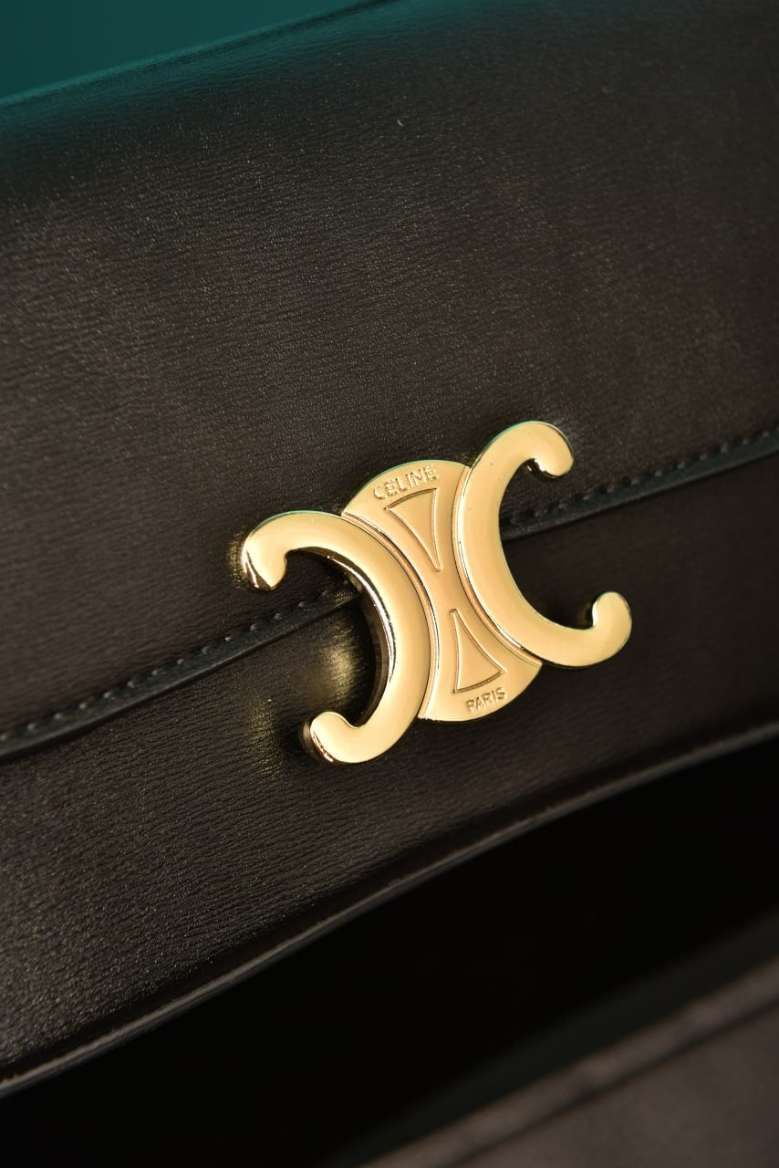 Celine Lola in shiny calfskin black(20cm x 11cm)