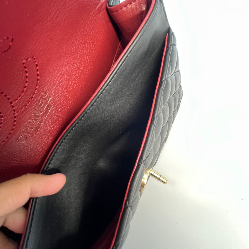 Chanel classic  flap black (size27cm x 18 cm)