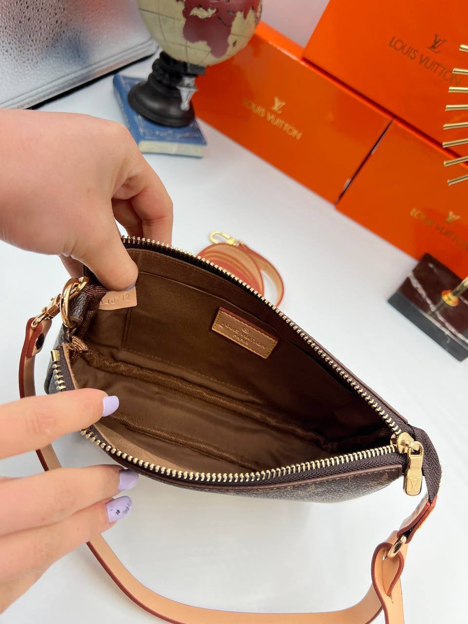 LV POCHETTE MONOGRAM BROWN(22cm x 14cm)