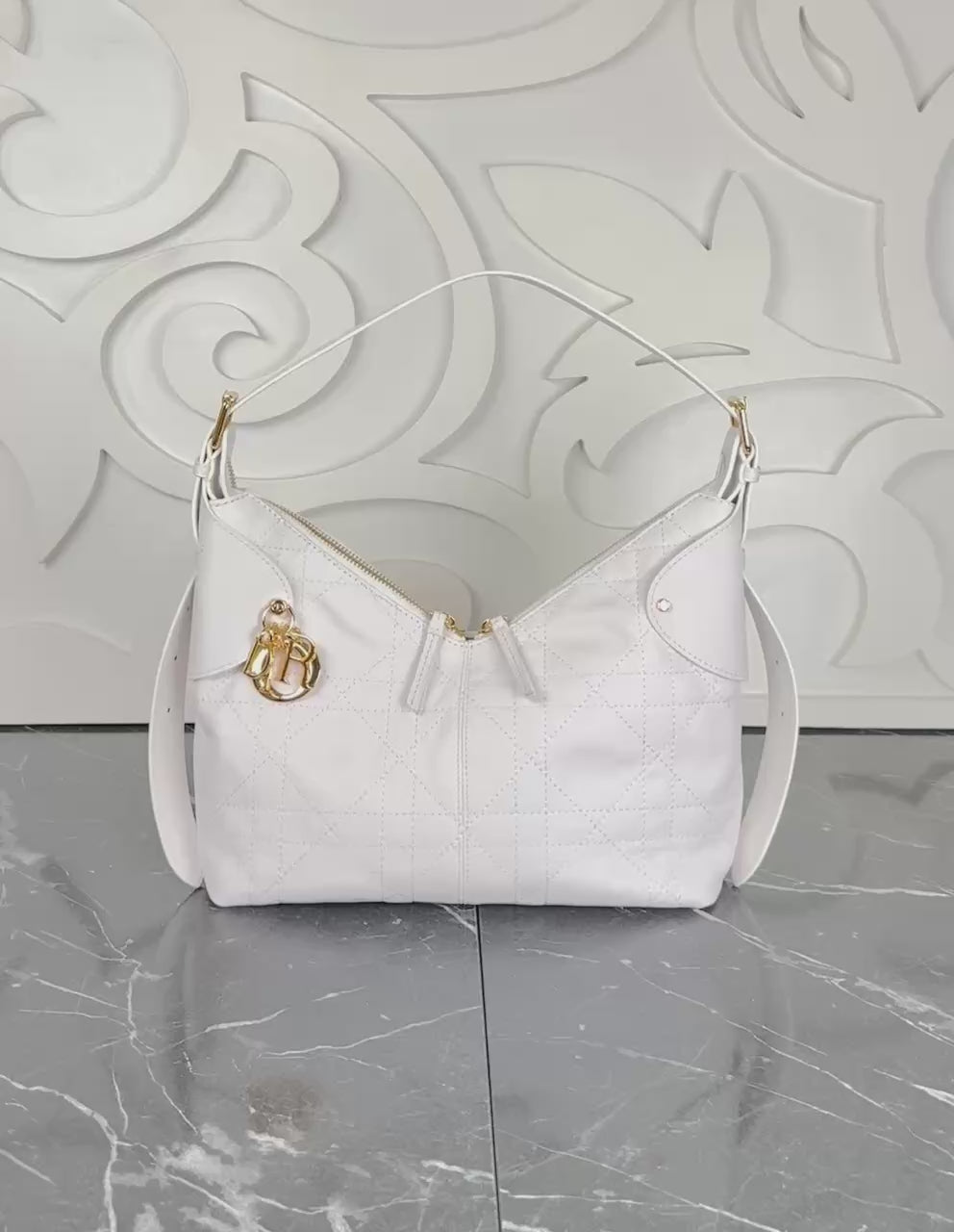 Dior voyage beige (34cm x 22cm)