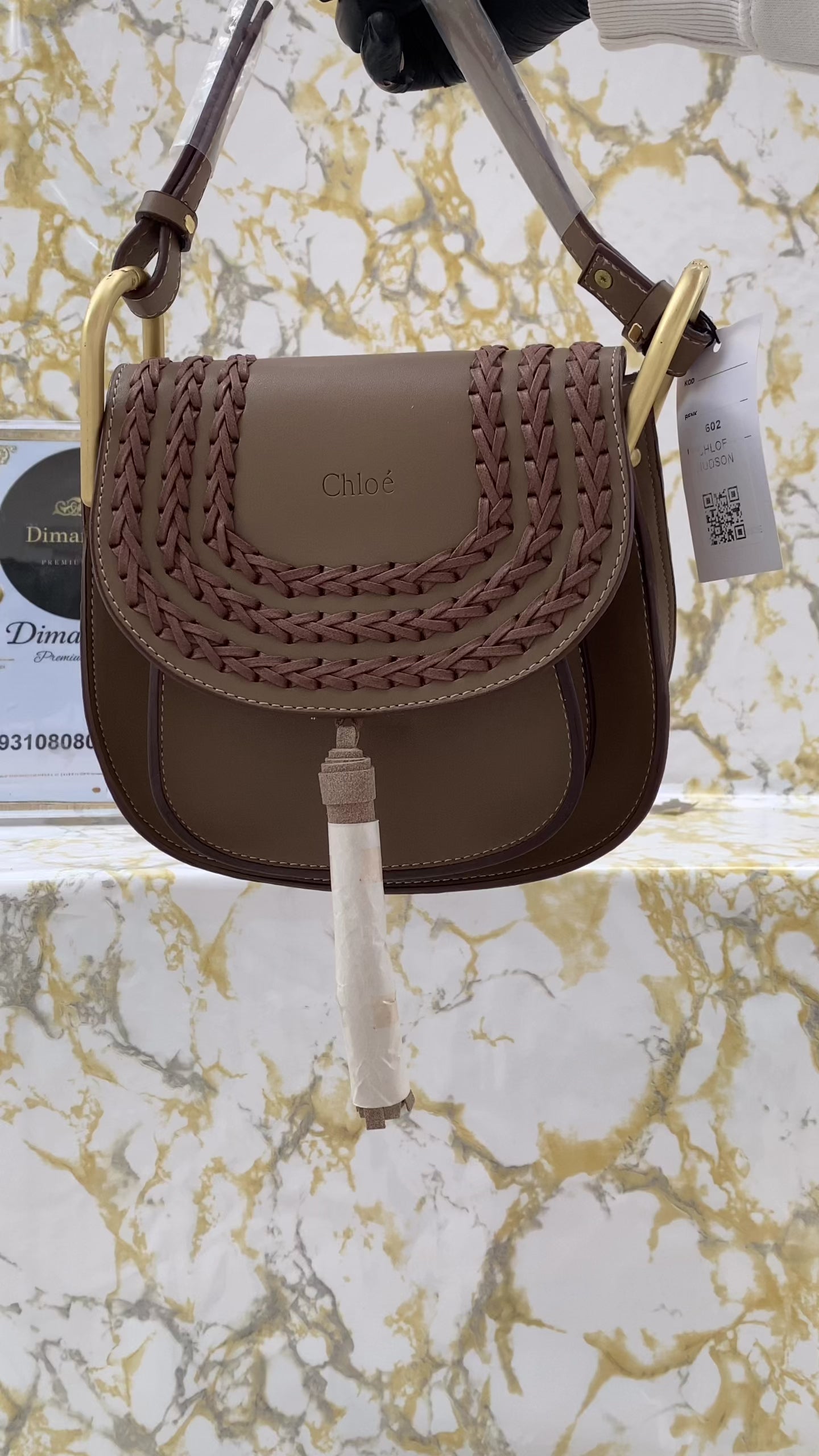 Chloe Hudson camel (22.5cm x 22cm)