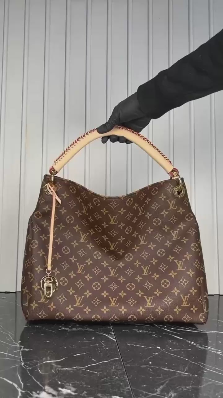 Louis Vuitton artsy MM(41cm x 32cm)