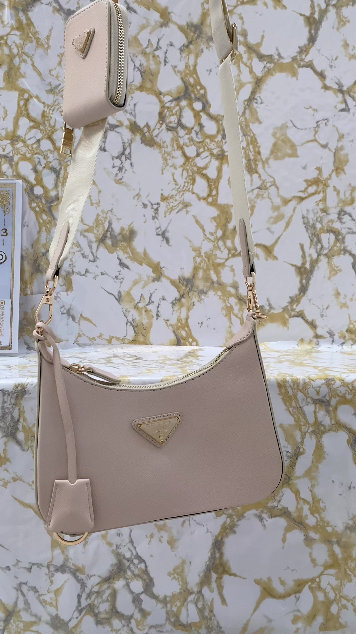 Prada re-edition 2005 beige(22cm x 18cm)