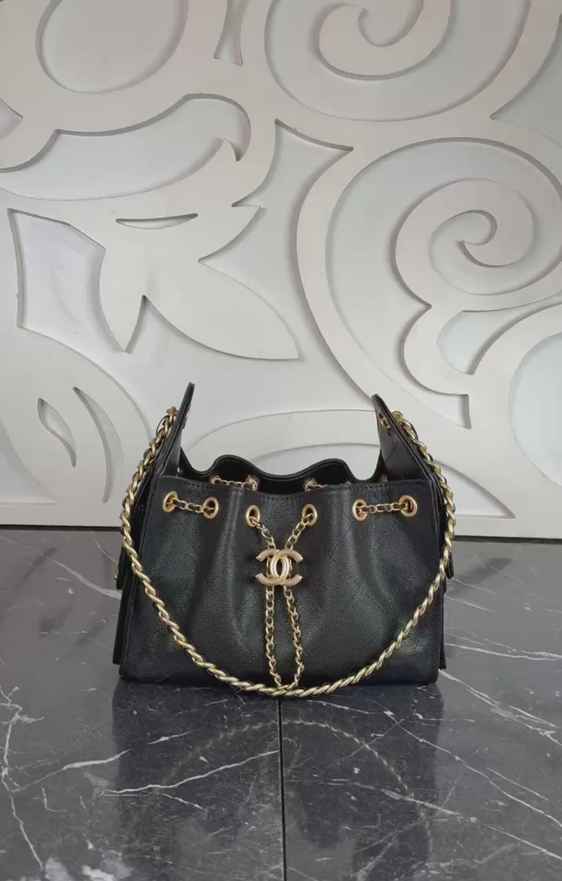 Chanel 25 black (33cm x 33cm)