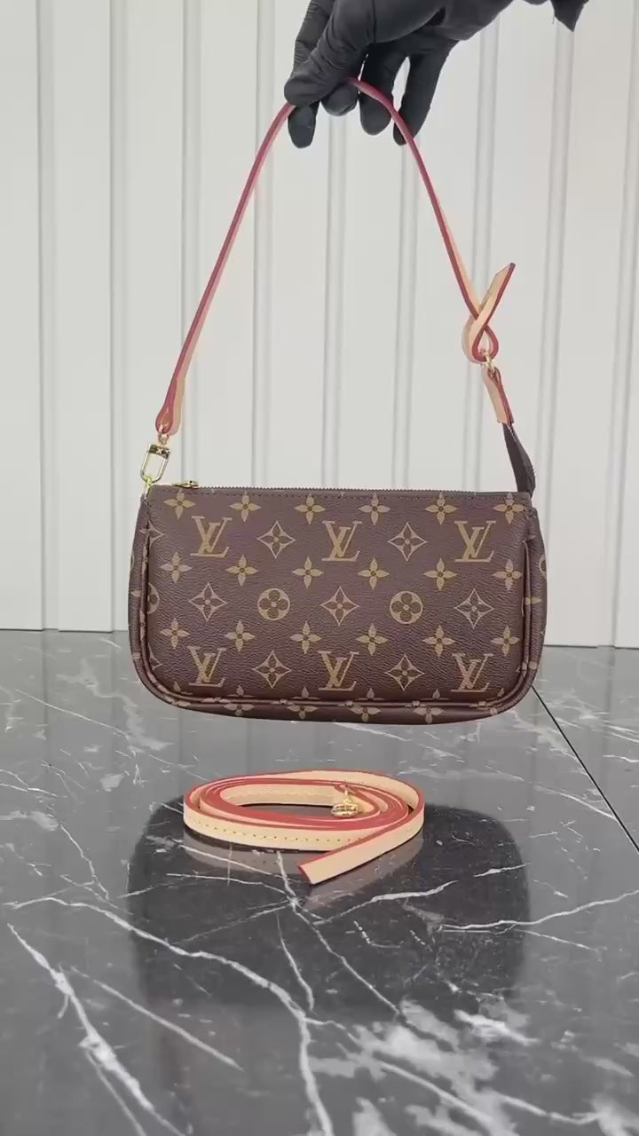 LV POCHETTE MONOGRAM BROWN(22cm x 14cm)